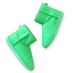 UGG Classic Mini Neon Green Night Glow In the Dark Sheepskin Lining 1096174 Sz 9